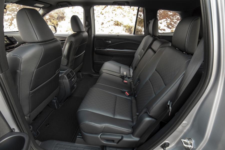 Интерьер Honda Passport 2019 года  (фото 24 из 53)